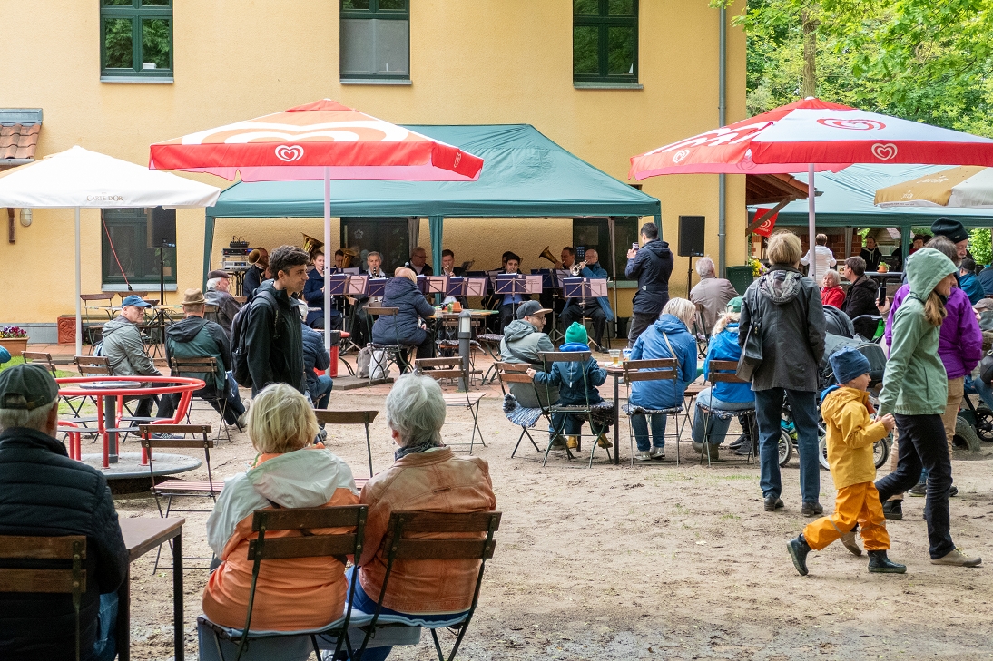 bäser-ensemble-brandenburgische-staatsorchester-frühschoppen-wildpark-gäste