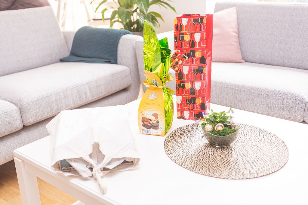 k TagderoffenenTür 6