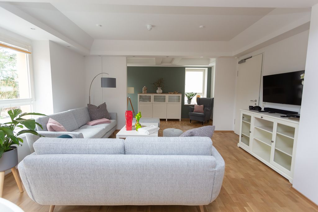 k TagderoffenenTür 9